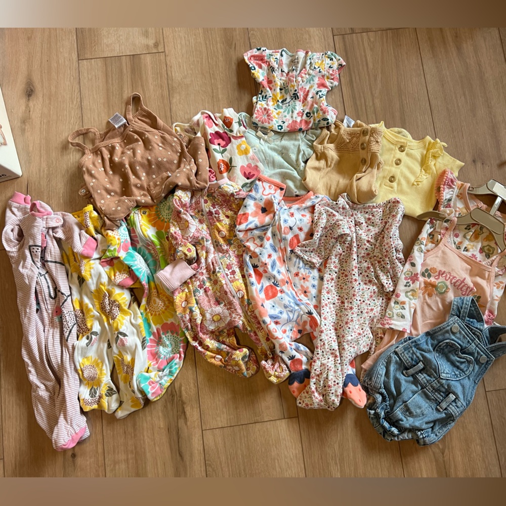 Baby girl 0-3 month bundle. Pjs, onesies.